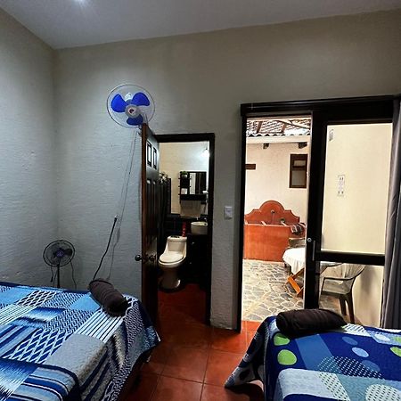 Hotel El Aventurero Antigua Esterno foto