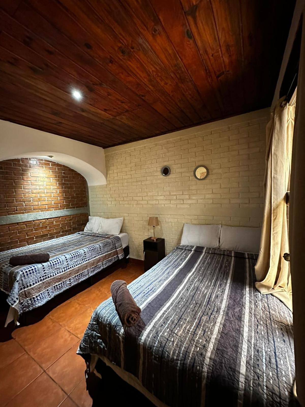 Hotel El Aventurero Antigua Esterno foto